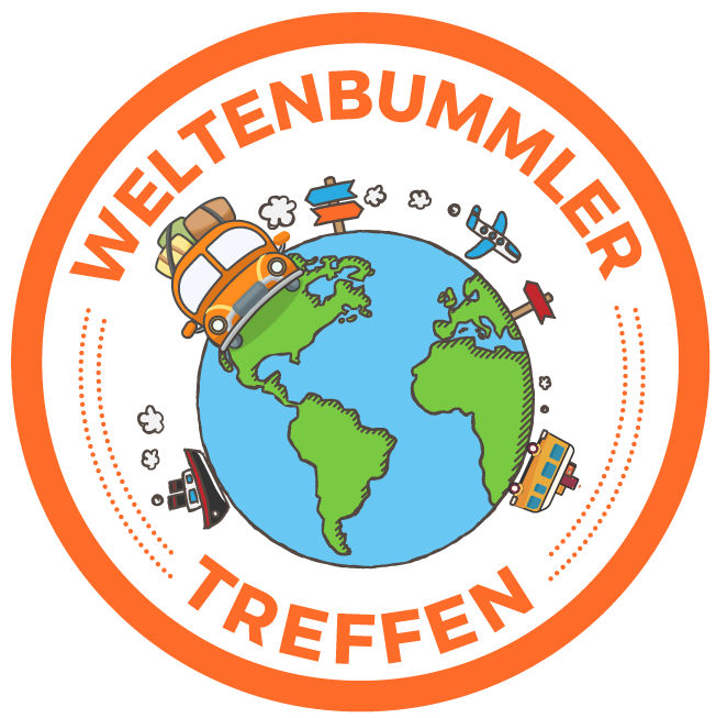 Logo Weltenbummler Treffen, gezeichnete Erdkugel mit Camper, Schiff und Flugzeug